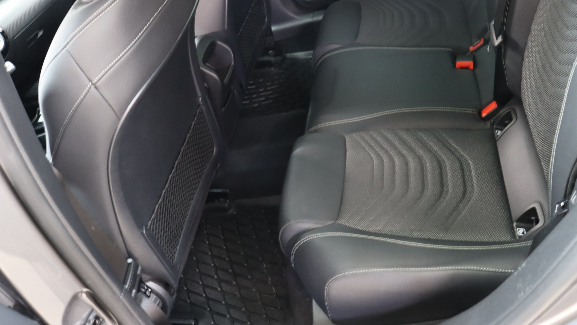 MERCEDES-BENZ A 2020
