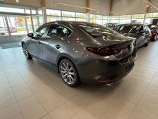 Sedan 2.5 M Hybrid e-Skyactiv G Centre-line AT 140hv Talvirenkaat / Met.väri / Lämpöpaketti