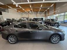 Sedan 2.5 M Hybrid e-Skyactiv G Centre-line AT 140hv Talvirenkaat / Met.väri / Lämpöpaketti