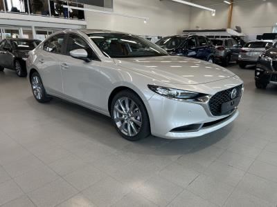 Mazda Mazda3 Sedan 2.5 M Hybrid e-Skyactiv G Centre-line AT 140hv Sis. met.väri, Talvirenkaat, Lämpöpaketti