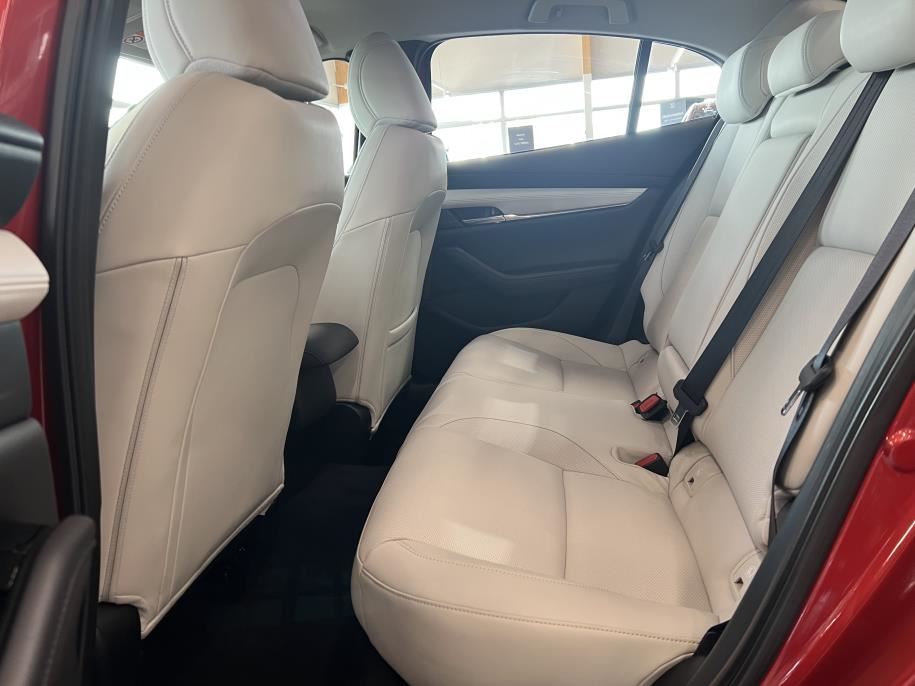 Sedan 2,0 (186hv) M Hybrid Skyactiv-X Elegance AT White leather Huippuvarusteet / Boseaudio