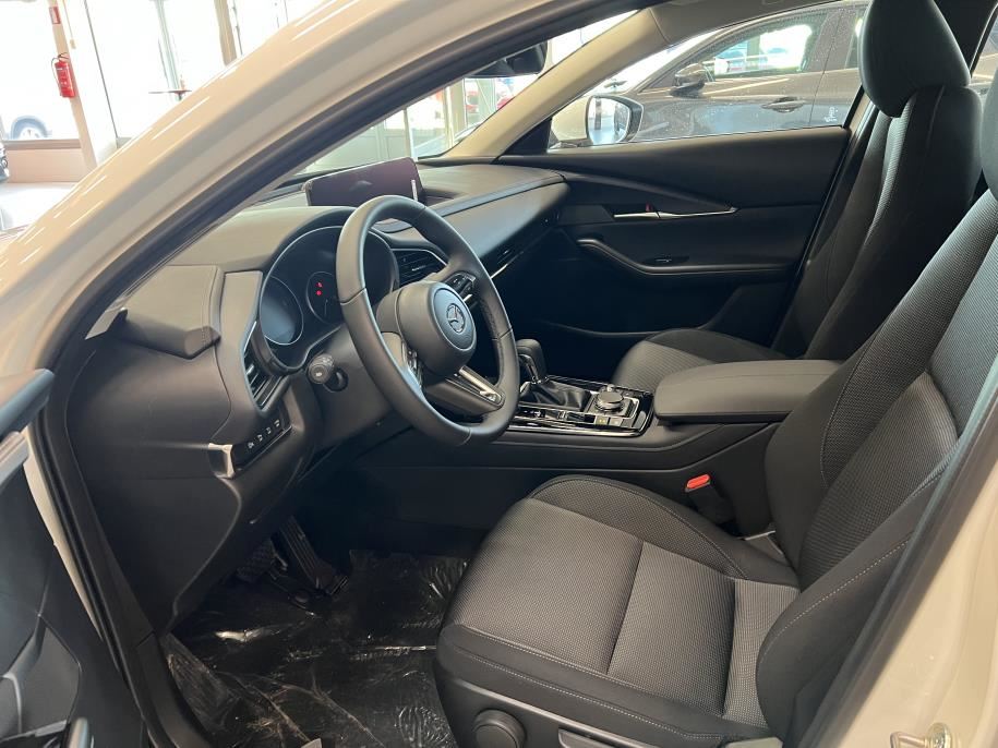 2,5 M Hybrid e-Skyactiv G Centre-line AT 140hv Sis. Talvirenkaat, Met.väri, Lämpöpaketti