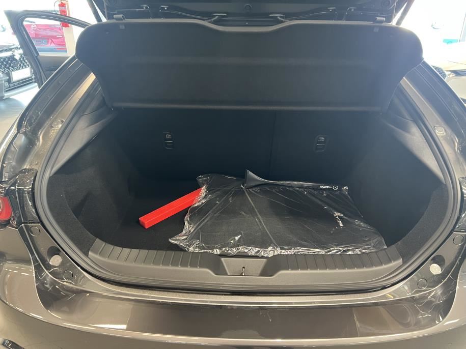 Hatchback 2.5 M Hybrid e-Skyactiv G Centre-line AT 140hv Sis. Talvirenkaat, Met.väri, Lämpöpaketti