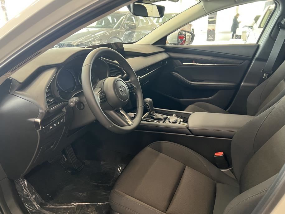 Sedan 2.5 M Hybrid e-Skyactiv G Centre-line AT 140hv Sis. met.väri, Talvirenkaat, Lämpöpaketti