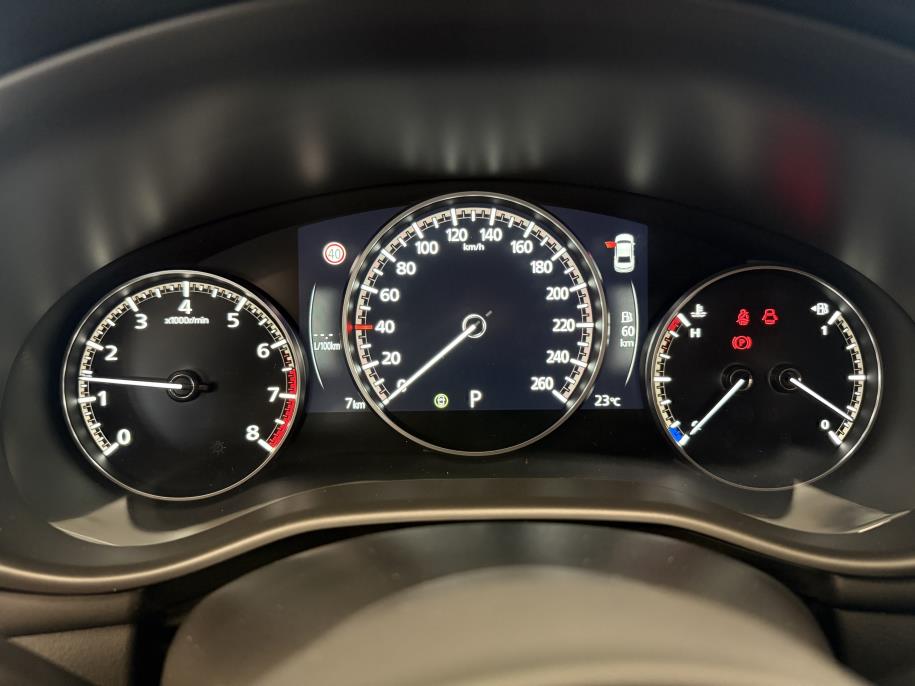 Sedan 2.5 M Hybrid e-Skyactiv G Centre-line AT 140hv Talvirenkaat / Met.väri / Lämpöpaketti