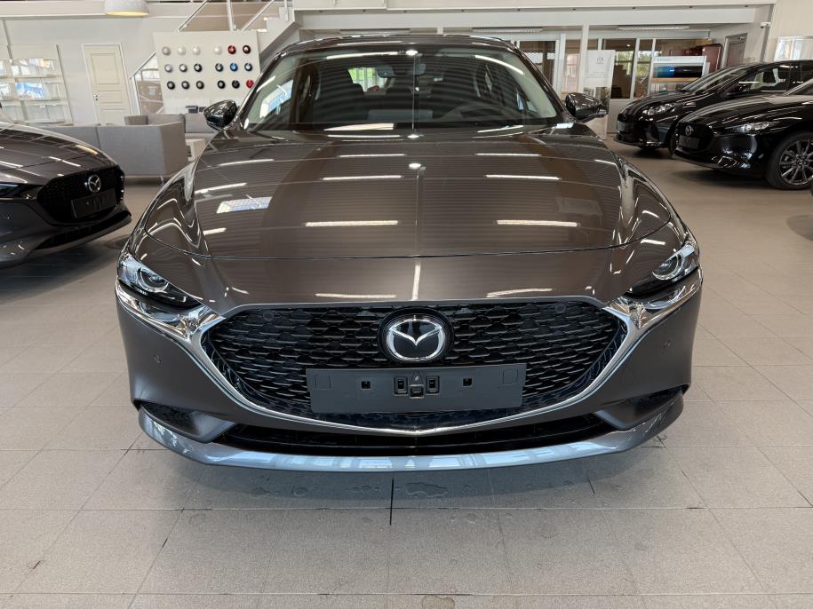 Sedan 2.5 M Hybrid e-Skyactiv G Centre-line AT 140hv Talvirenkaat / Met.väri / Lämpöpaketti