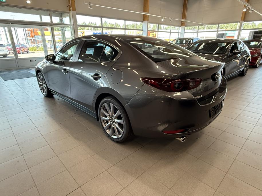 Sedan 2.5 M Hybrid e-Skyactiv G Centre-line AT 140hv Talvirenkaat / Met.väri / Lämpöpaketti