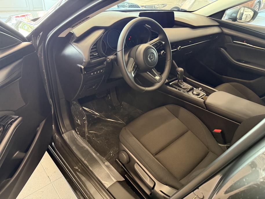 Sedan 2.5 M Hybrid e-Skyactiv G Centre-line AT 140hv Talvirenkaat / Met.väri / Lämpöpaketti