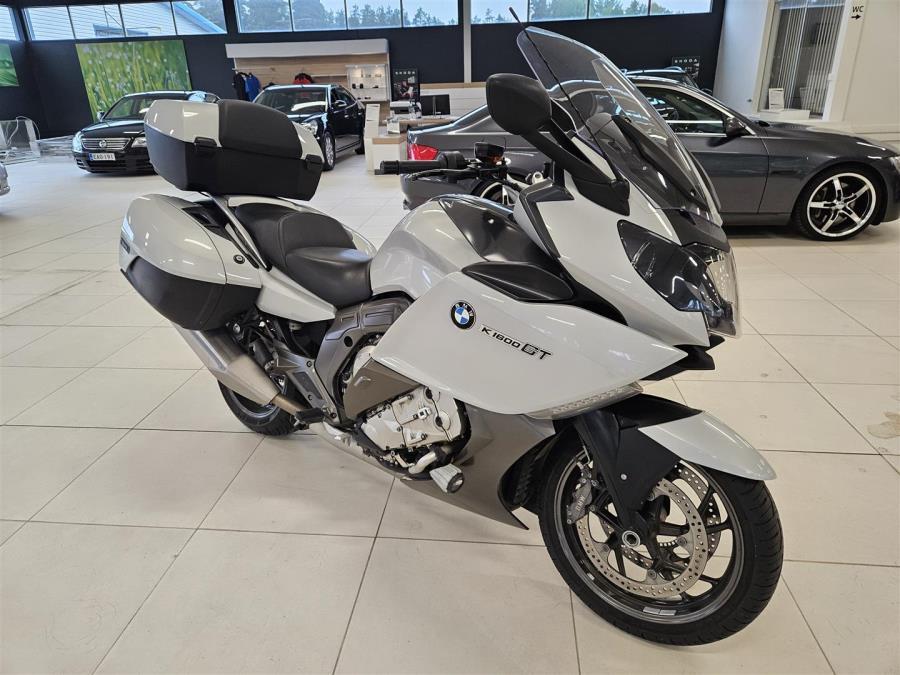 1600 GT/ Suomi-Pyörä/ Uudet renkaat