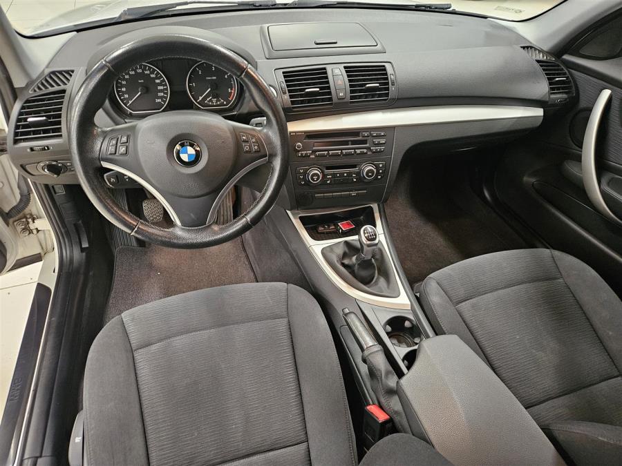 E87 Hatchback 5-ov Business/ Automaatti ilmastointi/ Suomi-auto/ Xenon valot/ Vakkari
