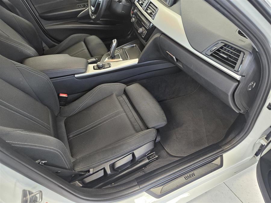 F30 Sedan 318i A Business Exclusive/ Suomiauto/ Defa lämpöpaketti/Bi-LED ajovalot/ Tutkat/ Alv