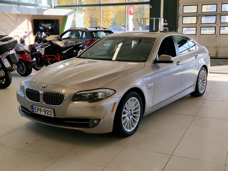 TwinPower Turbo A xDrive F10 4-ov / Navi / Automaatti pitkät / Peruutuskamera ja tutkat /Kattoluukku