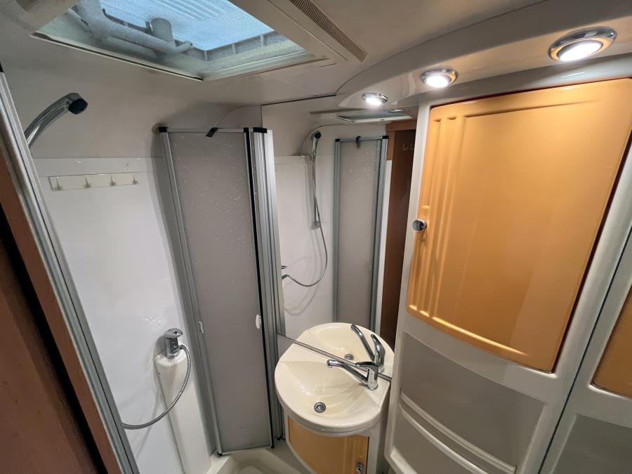 Ducato 2.5 TDi 115 hv / Vetokoukku / Vaihtomoottori 09/2023  / Rek. 7:lle / Suihku / Kaikki toimii