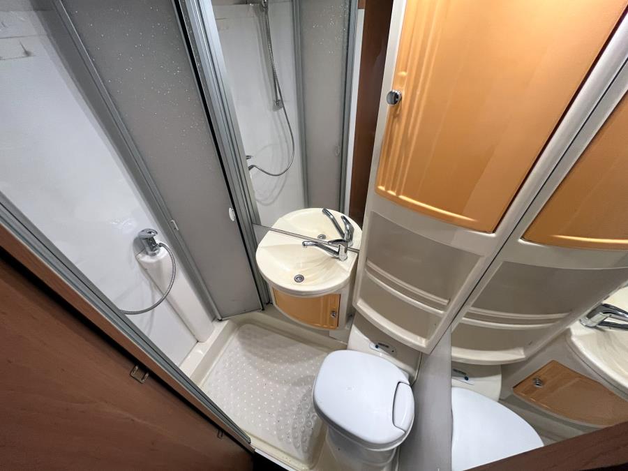 Ducato 2.5 TDi 115 hv / Vetokoukku / Vaihtomoottori 09/2023  / Rek. 7:lle / Suihku / Kaikki toimii