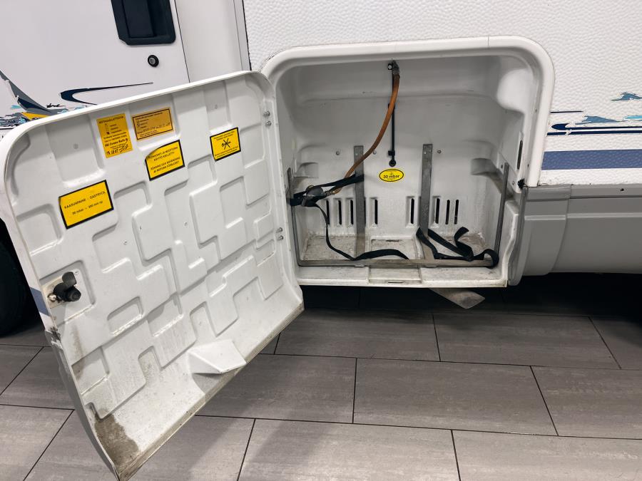 Ducato 2.5 TDi 115 hv / Vetokoukku / Vaihtomoottori 09/2023  / Rek. 7:lle / Suihku / Kaikki toimii