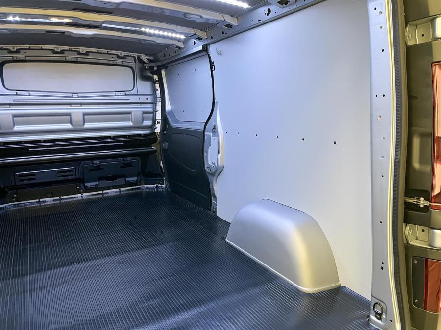 Van 2.0 dCi 150 hv man. L2H1 N-Connecta / Korko 0 % / 2 x sivuovi / Webasto kauko-ohj / Vanerointi