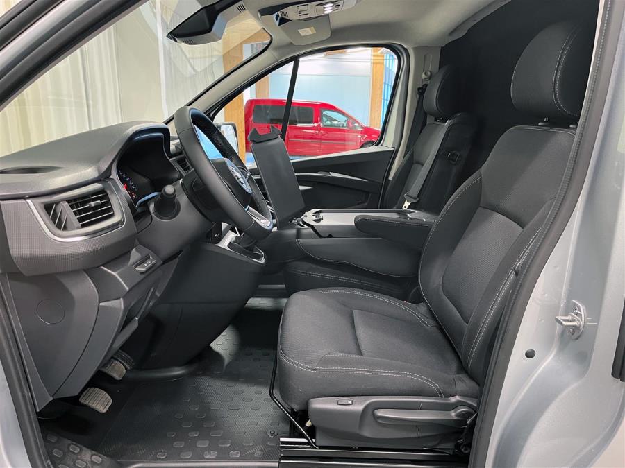 Van 2.0 dCi 150 hv man. L2H1 N-Connecta / Korko 0 % / 2 x sivuovi / Webasto kauko-ohj / Vanerointi