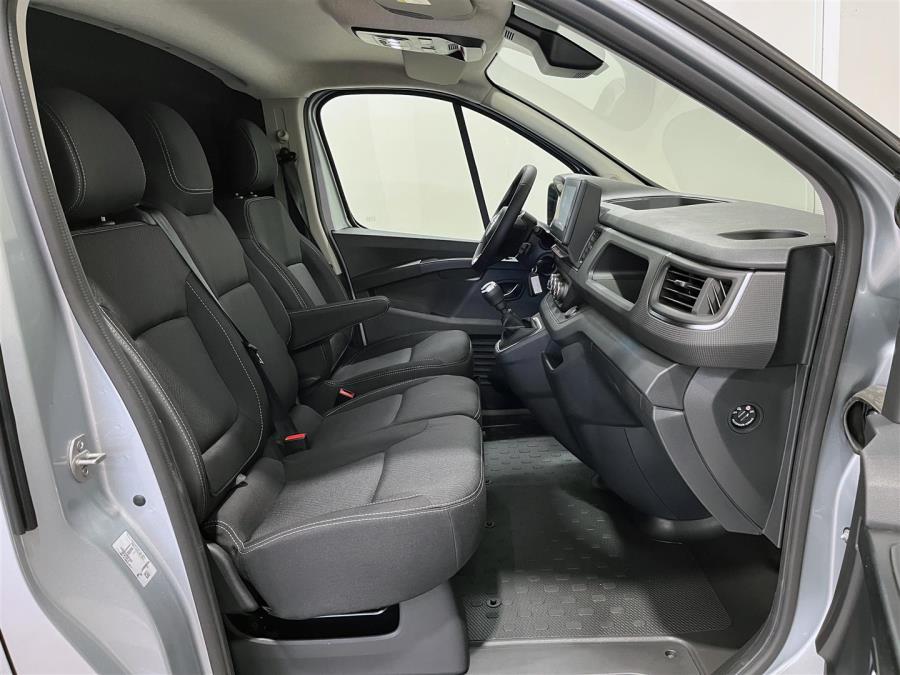 Van 2.0 dCi 150 hv man. L2H1 N-Connecta / Korko 0 % / 2 x sivuovi / Webasto kauko-ohj / Vanerointi