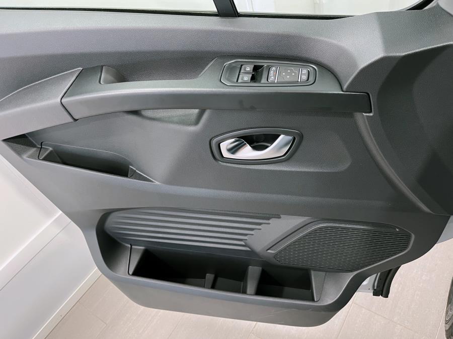 Van 2.0 dCi 150 hv man. L2H1 N-Connecta / Korko 0 % / 2 x sivuovi / Webasto kauko-ohj / Vanerointi