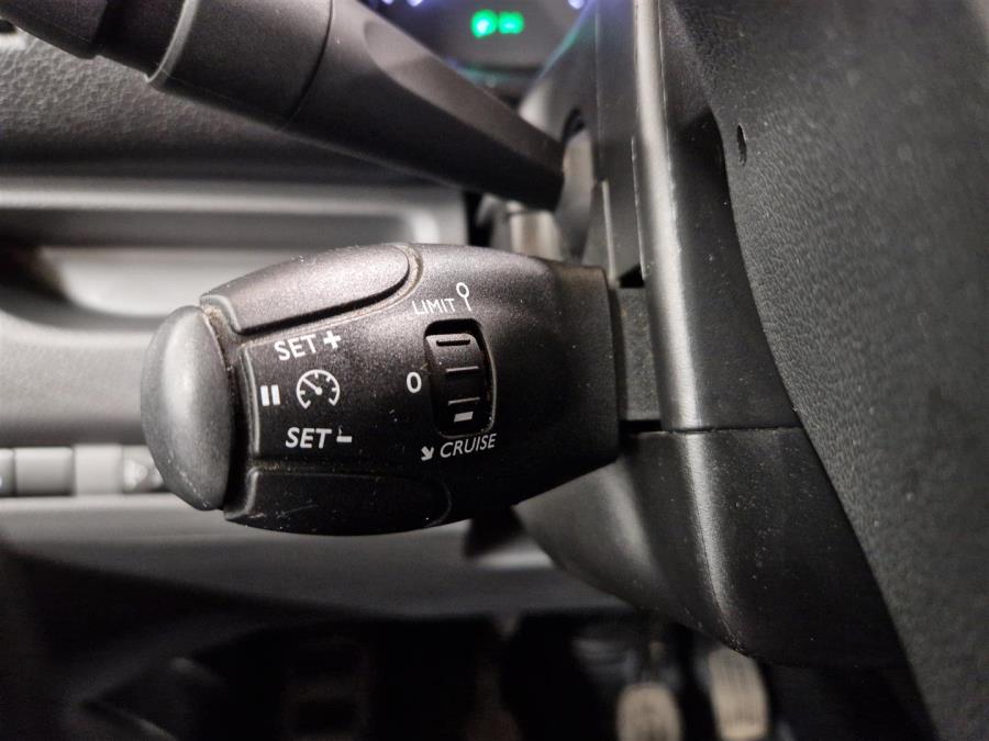 Van L Comfort 145 D Turbo S/S / Alv / 1-om / Suomi-auto / Webasto / Koukku / Vakkari / Sadetunnistin