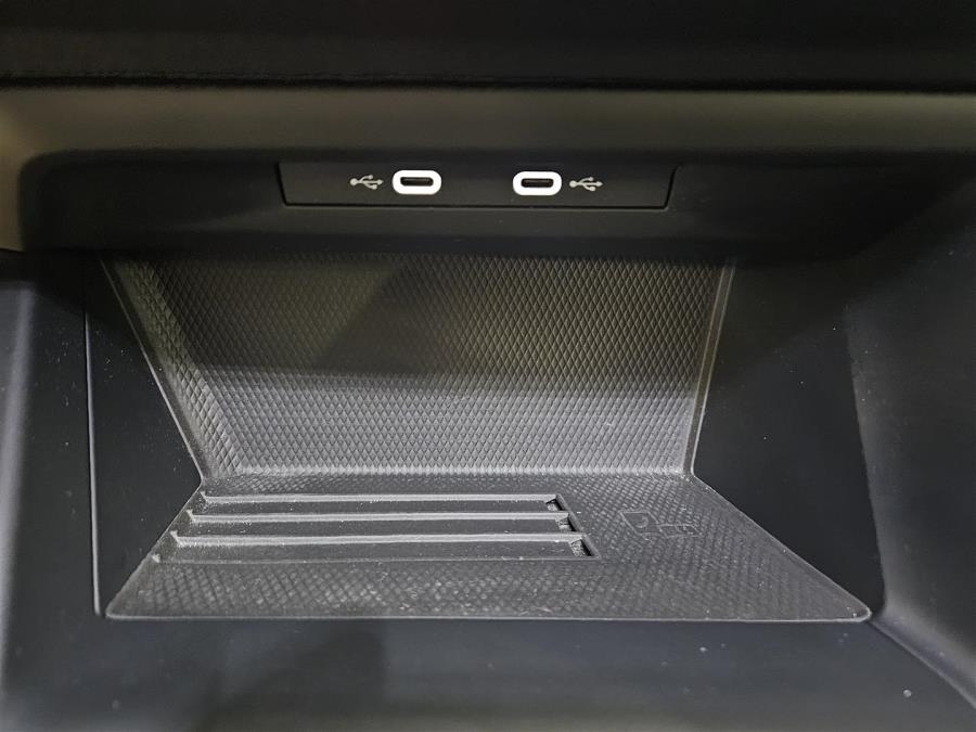 Variant Comfort Business 1,5 eTSI 110 kW (MHEV) DSG-aut./ Koukku/ Mukautuva vakkari/ 1. Omistaja