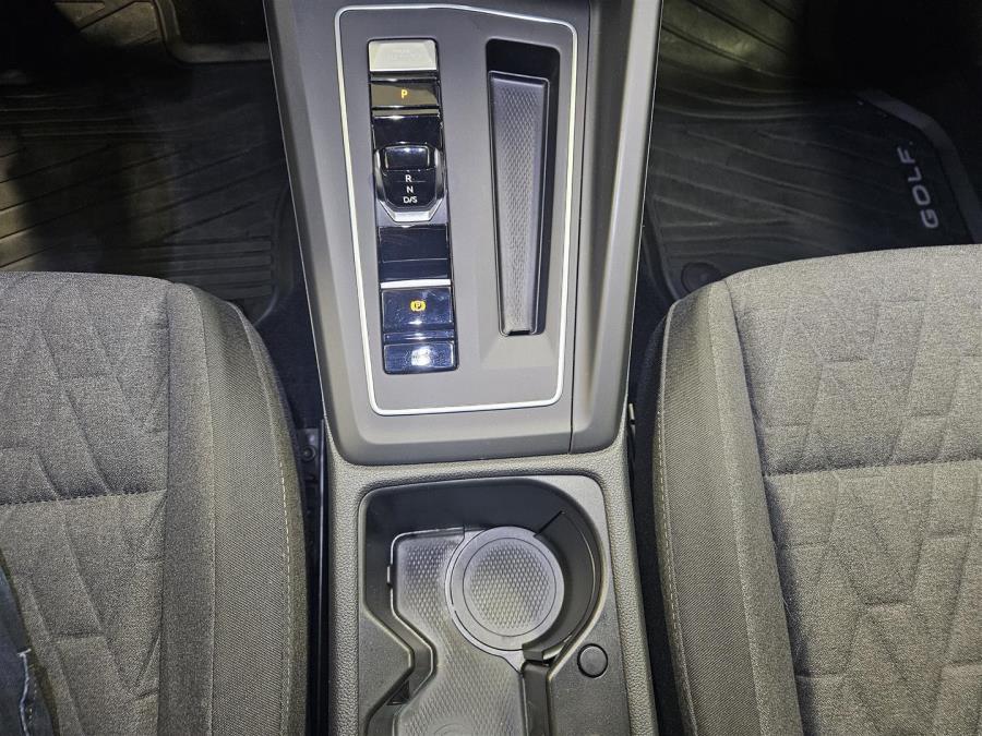 Variant Comfort Business 1,5 eTSI 110 kW (MHEV) DSG-aut./ Koukku/ Mukautuva vakkari/ 1. Omistaja