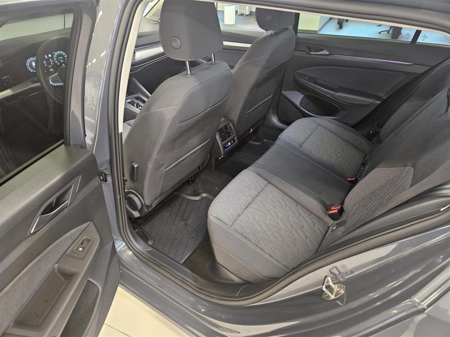 Variant Comfort Business 1,5 eTSI 110 kW (MHEV) DSG-aut./ Koukku/ Mukautuva vakkari/ 1. Omistaja