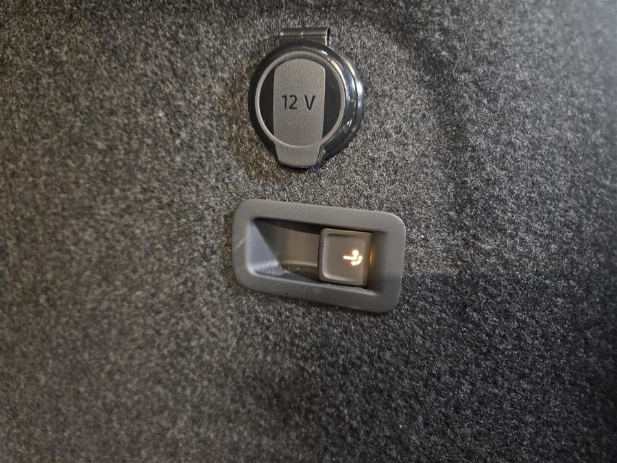 Variant Comfort Business 1,5 eTSI 110 kW (MHEV) DSG-aut./ Koukku/ Mukautuva vakkari/ 1. Omistaja