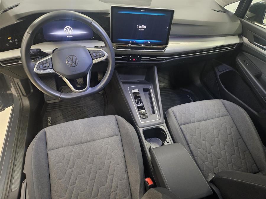 Variant Comfort Business 1,5 eTSI 110 kW (MHEV) DSG-aut./ Koukku/ Mukautuva vakkari/ 1. Omistaja