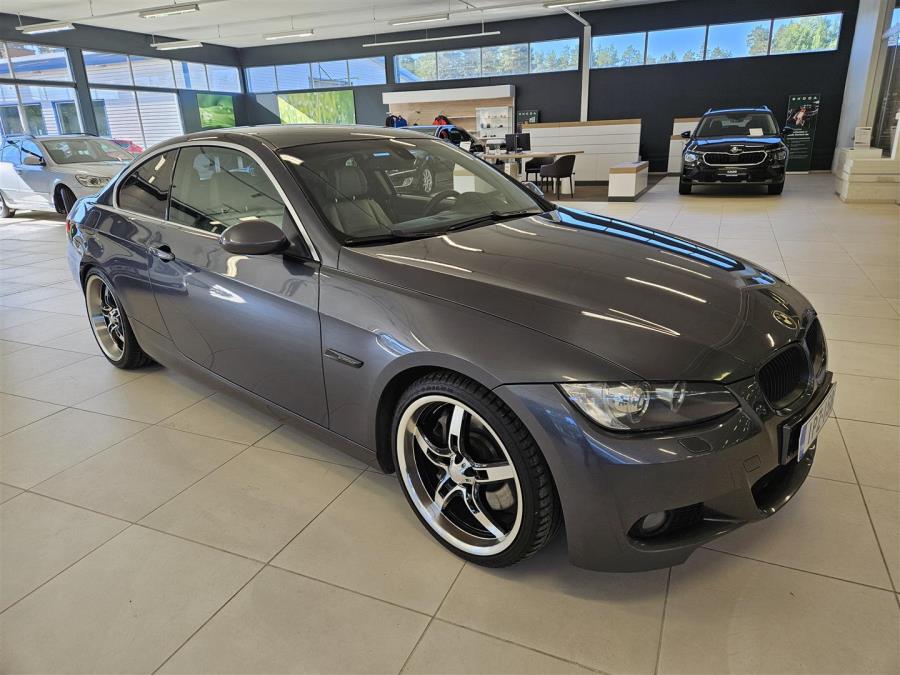 E92 Coupé/ Sportti penkit/ Nahkaverhoilu/ Cruise/ Xenon valot