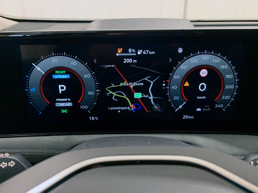 87 kWh Evolve 238 hv / Korko 3.99 % / 20" vanteet /  Ilmastoidut etuistuimet muistilla / Lasikatto