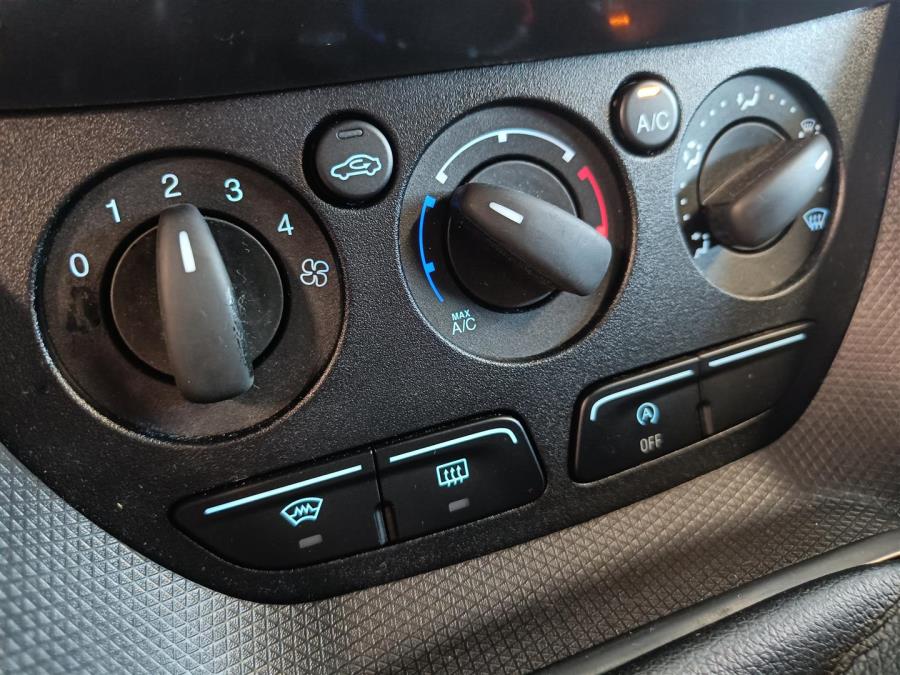 200 1,5 TDCi 120 hv M6 Trend L1 /ALV% / Webasto/ Vetokoukku / Vakkari