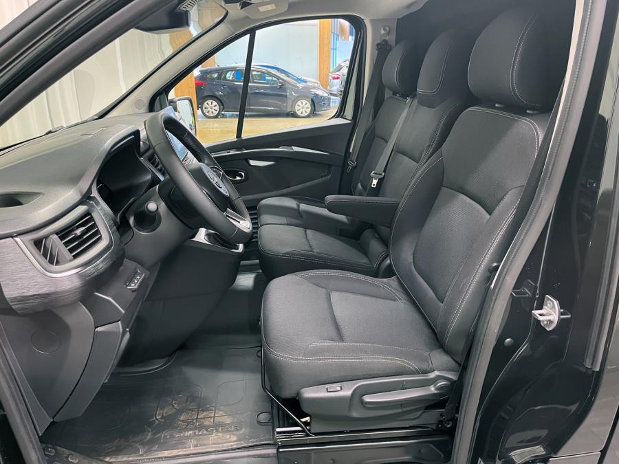 Van 2.0 dCi 170 hv aut. L2H1 Tekna / 2 x sivuovi / Webasto / Korko 0% / Navi / Kamera / Avaimeton