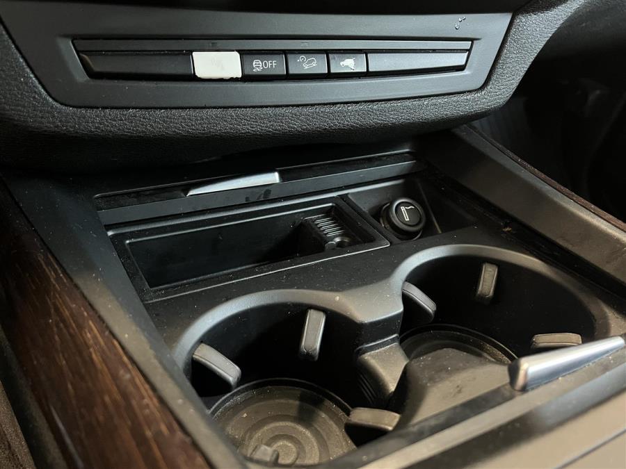 3.0d Aut E70 SAV 4x4 / Kattoikkuna / Vakionopeudensäädin / Sadetunnistin / Sähköpenkit / Nahat