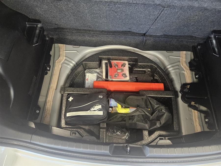 1,5 Hybrid Active 5ov/ Peruutuskamera/ Automaatti ilmastointi/ Bluetooth