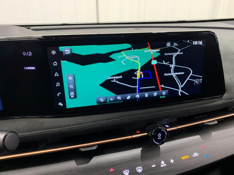 87 kWh Evolve 4WD 302 hv / Korko 0 % / Matrix-LED / Lasikatto / Ilmast. muistipenkit / BOSE audio