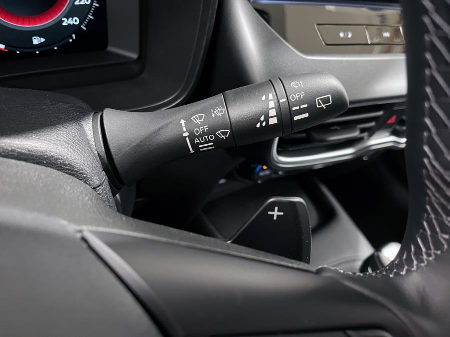 DIG-T 114 hv aut. N-Connecta / Lämm. ratti ja tuulilasi / Peruutuskamera / Tutkat / LED-ajovalot