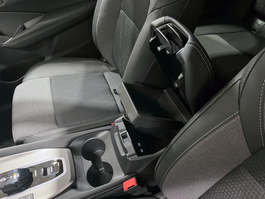 e-POWER 205 hv aut. N-Connecta Comfort Pack Business / Takaluukku sähköllä / Tuulilasinäyttö (HUD)