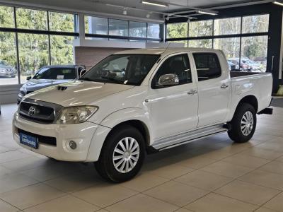 Toyota Hilux Double Cab 3,0 D-4D 4WD 171 SR Aut./ ALV/ Vetokoukku/ Vakionopeussäädin/ Automaatti ilmastointi
