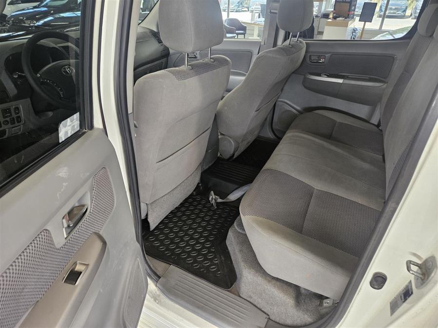 Double Cab 3,0 D-4D 4WD 171 SR Aut./ ALV/ Vetokoukku/ Vakionopeussäädin/ Automaatti ilmastointi