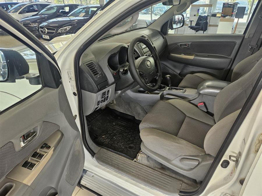 Double Cab 3,0 D-4D 4WD 171 SR Aut./ ALV/ Vetokoukku/ Vakionopeussäädin/ Automaatti ilmastointi
