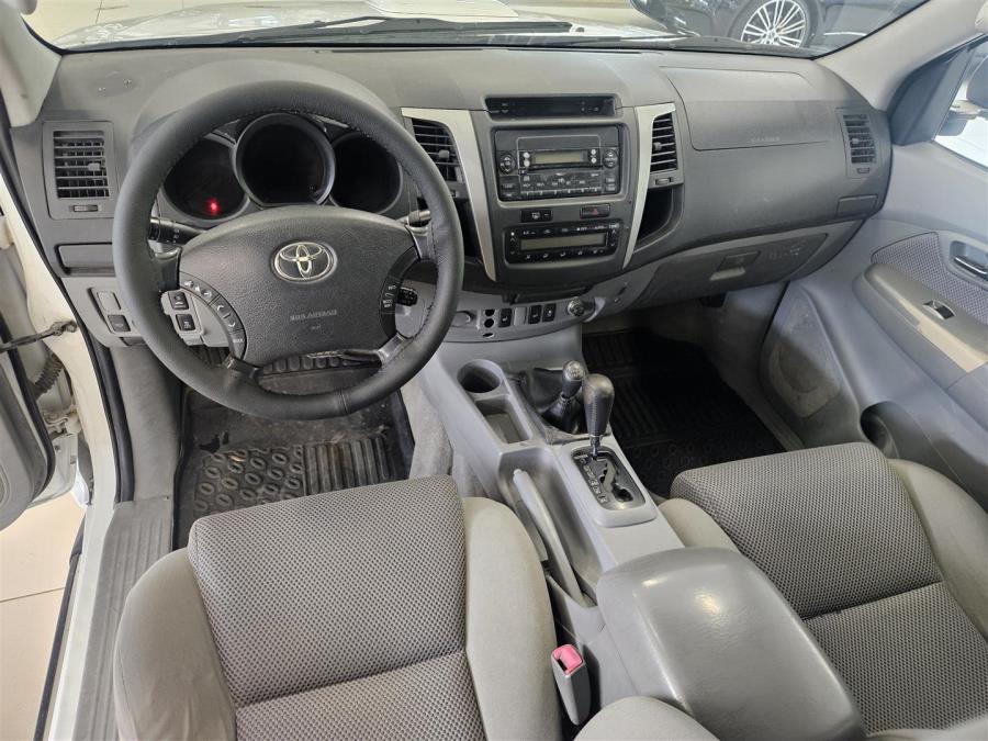 Double Cab 3,0 D-4D 4WD 171 SR Aut./ ALV/ Vetokoukku/ Vakionopeussäädin/ Automaatti ilmastointi