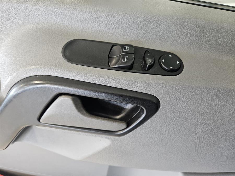 316CDI RWD-3,5T keskipitkä A2 A / ALV/ Webasto/ Vetokoukku/ Ilmastointi/ Vakkari/ Vanerit
