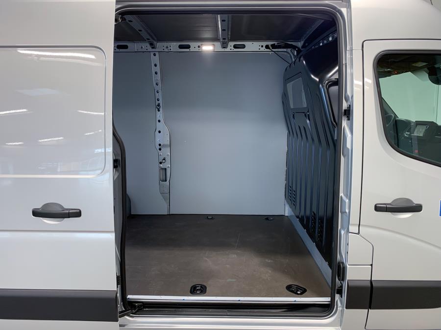 Van 2.3 dCi 150 hv man. L2H2 Tekna / Korko 0.99% / 2 x renkaat / Webasto / Aut. ilmast. / Navi