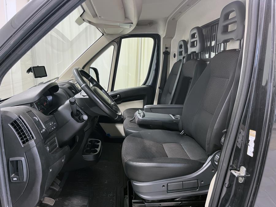 L2H1 335 BlueHDi 130 hv Edition / Sis.alv. / 1 omist. / Jakohihna 2023 / Webasto / Kamera / Tutkat