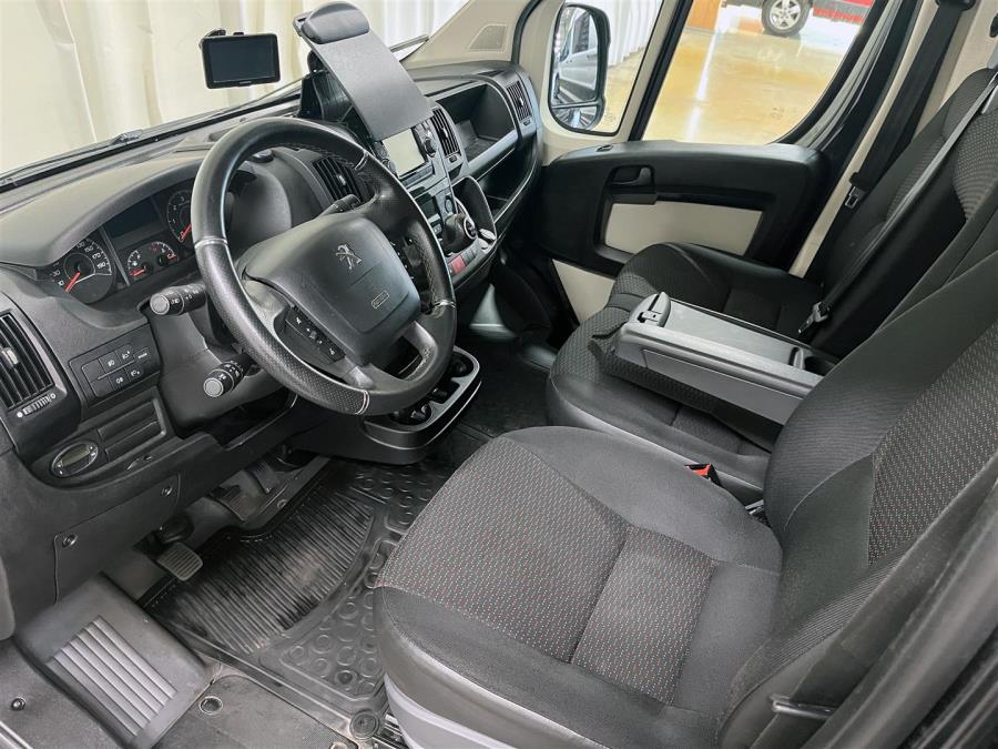 L2H1 335 BlueHDi 130 hv Edition / Sis.alv. / 1 omist. / Jakohihna 2023 / Webasto / Kamera / Tutkat