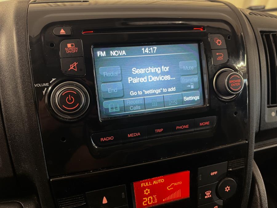 L2H1 335 BlueHDi 130 hv Edition / Sis.alv. / 1 omist. / Jakohihna 2023 / Webasto / Kamera / Tutkat