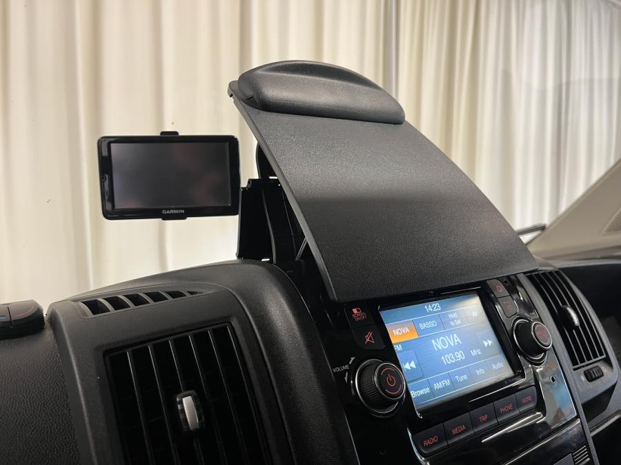 L2H1 335 BlueHDi 130 hv Edition / Sis.alv. / 1 omist. / Jakohihna 2023 / Webasto / Kamera / Tutkat