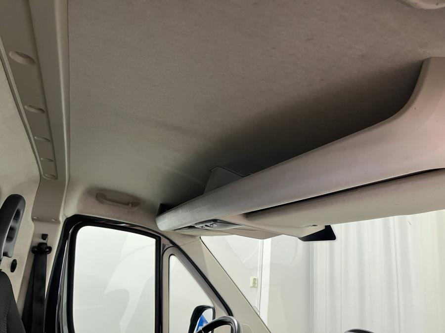 L2H1 335 BlueHDi 130 hv Edition / Sis.alv. / 1 omist. / Jakohihna 2023 / Webasto / Kamera / Tutkat