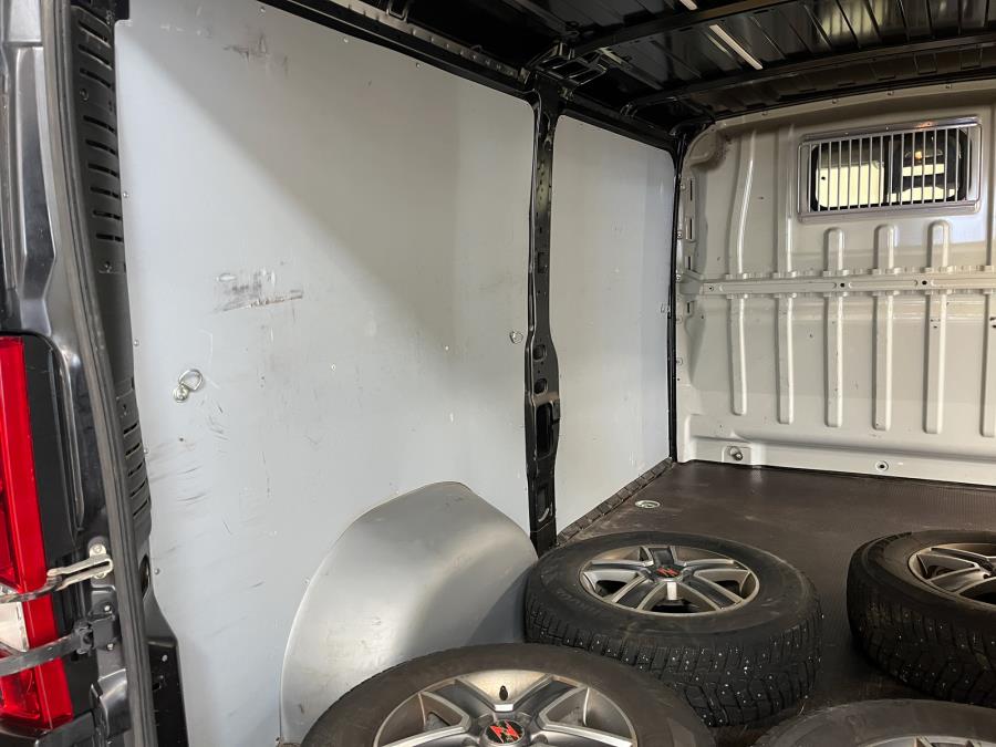 L2H1 335 BlueHDi 130 hv Edition / Sis.alv. / 1 omist. / Jakohihna 2023 / Webasto / Kamera / Tutkat